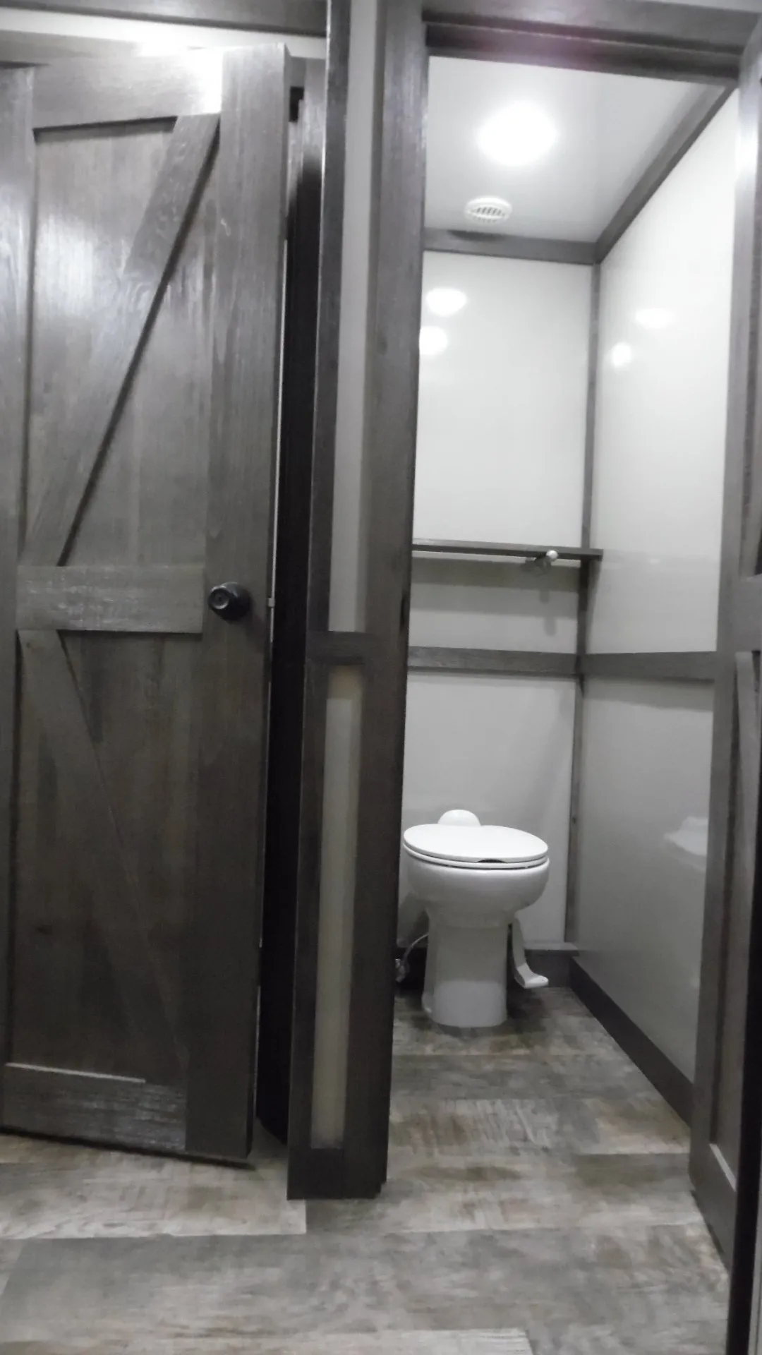 Wood Style Portable Toilet Room — North Jackson, MS — Gotta Go Site Service Rentals